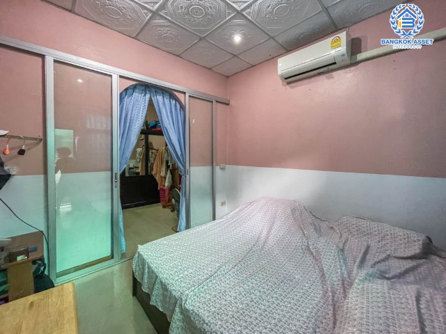 *****บ้านเดี่ยวมือสองย่านกรุงเทพฯ ม.ธนินทร วิภาวดี-รังสิต เนื้อมากว้างขวางมากถึง 60 ตร.ว. ฟังก์ชันแบบจัดเต็ม 4 ห้องนอน 3 ห้องน้ำ 1 ที่จอดรถ แถมฟรี! 4 เครื่องปรับอากาศ บนทำเลเดินทางสะดวก ถึงรถไฟฟ้าสายสีแดง "สถานีดอนเมือง" เพียง 15 นาที ใกล้ทางด่วน และสนามบินดอนเมือง